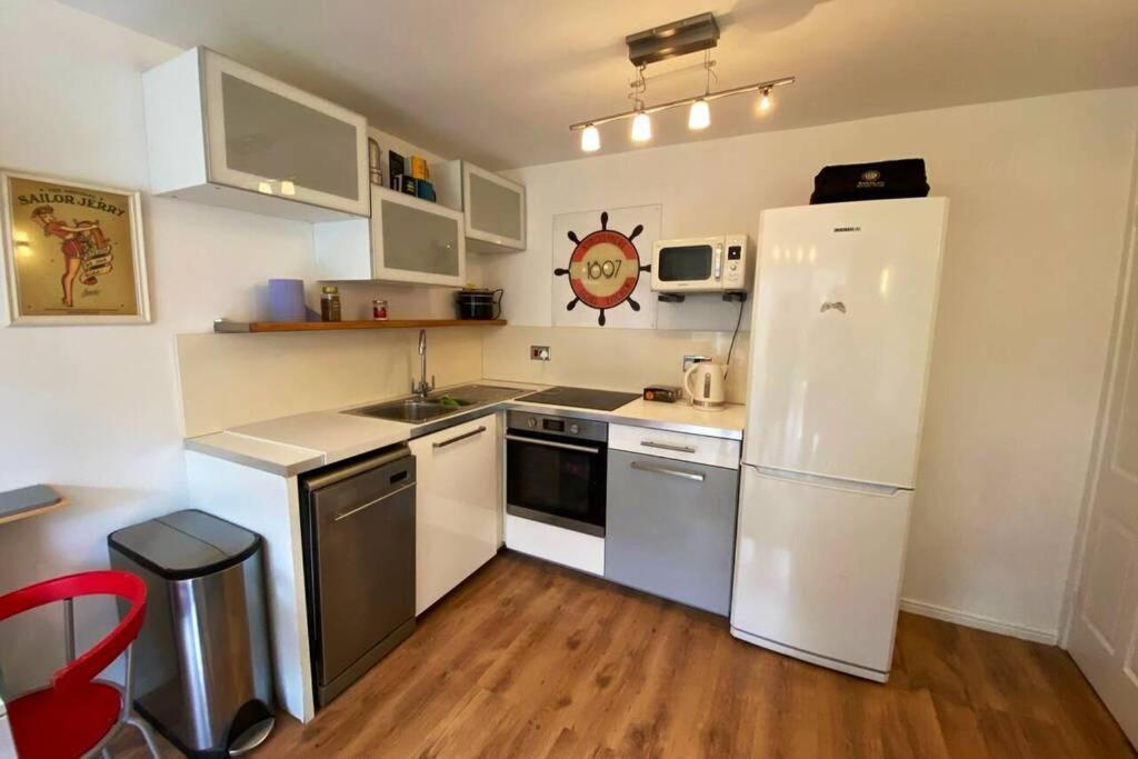 Two Bedroom Garden Flat In Zone 2 ลอนดอน ภายนอก รูปภาพ