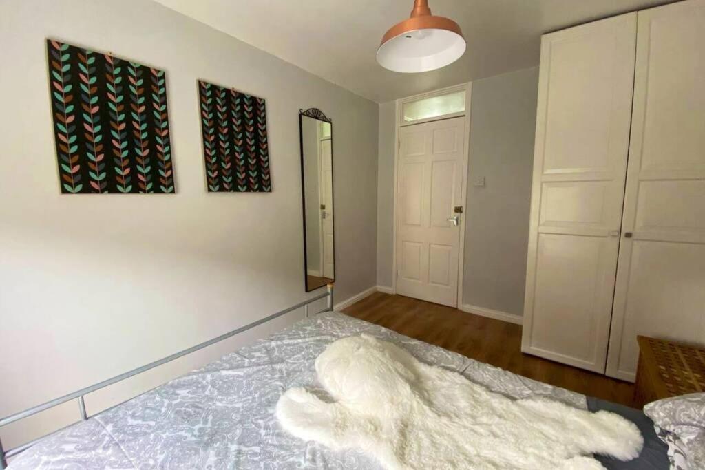 Two Bedroom Garden Flat In Zone 2 ลอนดอน ภายนอก รูปภาพ