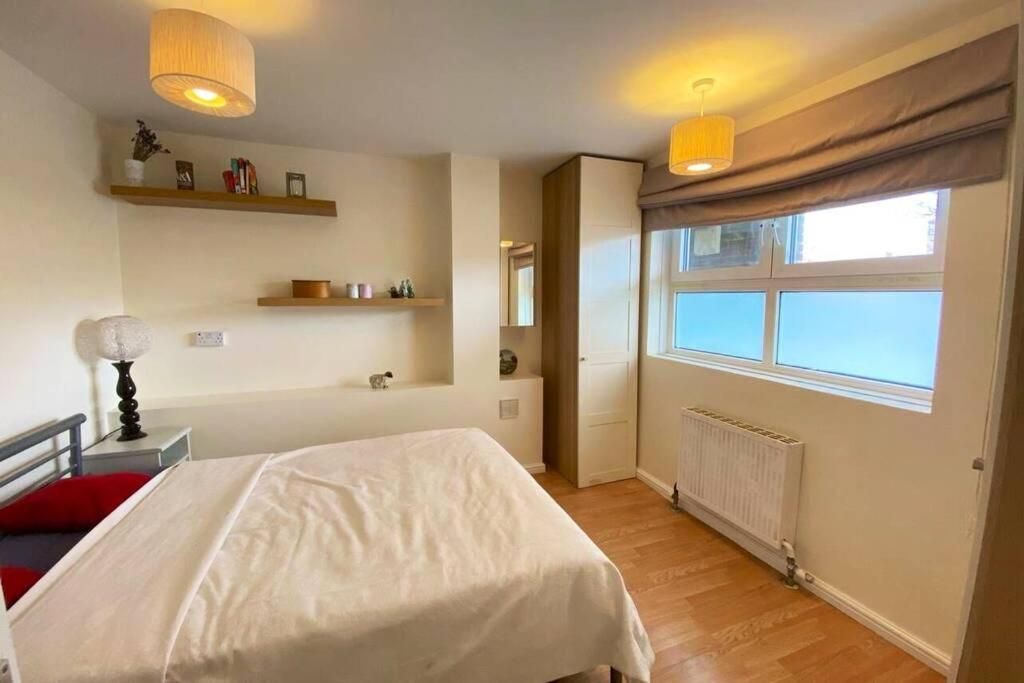 Two Bedroom Garden Flat In Zone 2 ลอนดอน ภายนอก รูปภาพ
